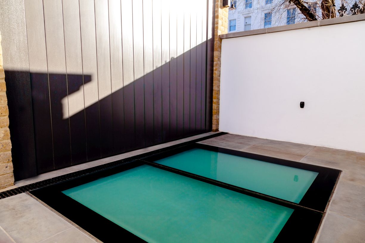 london walk on glass